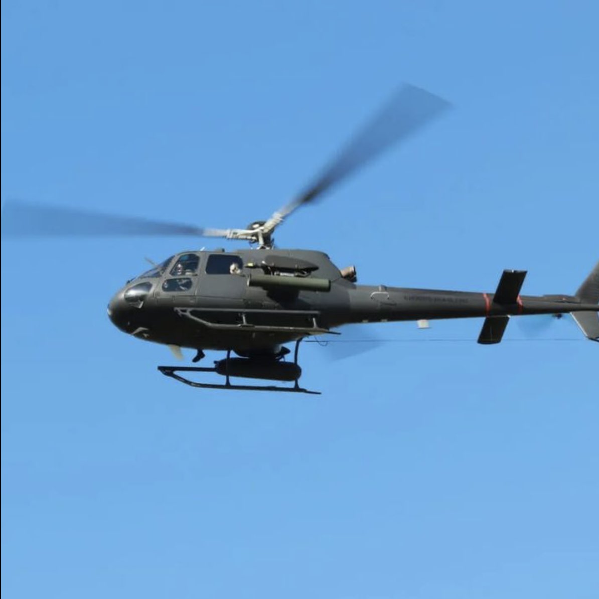gliciofonseca's tweet photo. Imagens de alguns helicópteros da #AviaçãodoExército 🚁🇧🇷 que vão participar do #ExercicioCombinadoArandu 🇧🇷🤝🇦🇷. Ao todo a AvEx enviou à #Argentina 6 Anv do #1BAvEx sendo 3 Fennec para missões de Rec e Atq e 3 #H225M que vão realizar transporte de pessoal e material https://t.co/X0I3dI9NeW