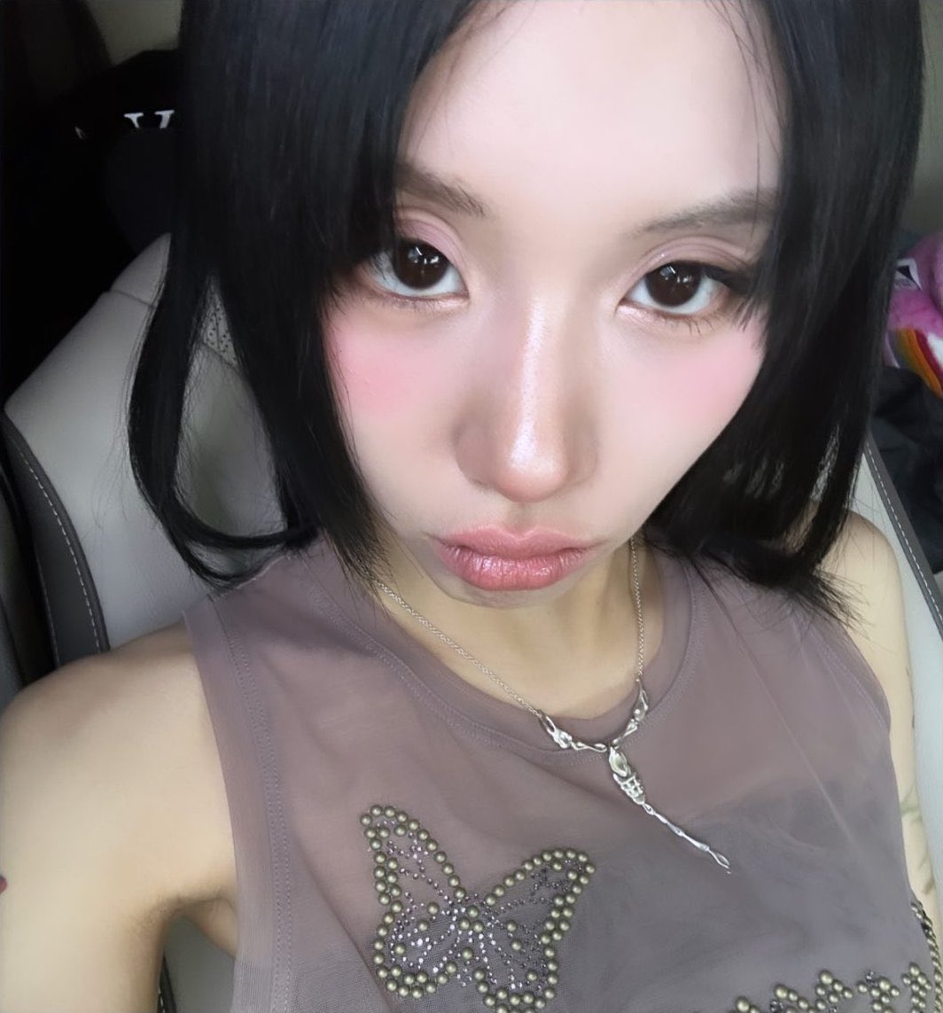 chaeyoung archive tweet media