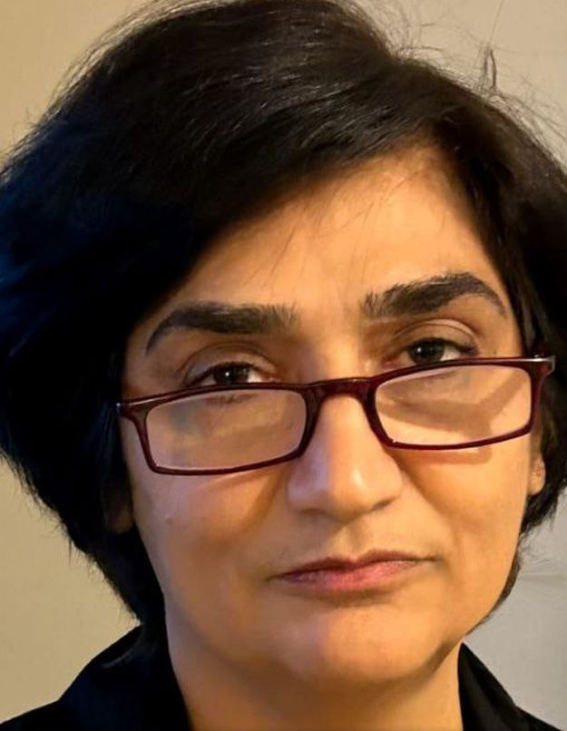 Misdaden van moellah-regime van #Iran gaan door. Nu moeten mensenrechtenadvocaten het ontgelden. Ze worden geïntimideerd &amp; bezittingen afgepakt; gewoon omdat ze hun werk doen. Deze advocaat Marzieh Mohebbi zoveelste slachtoffer. Beschamend dat EU- leiders zwijgen. #IRGCterrorists