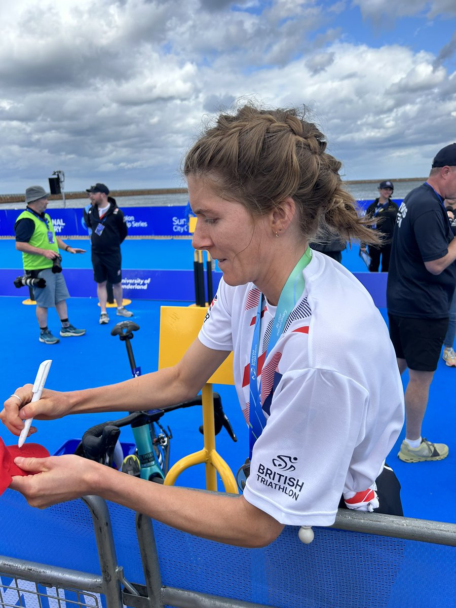 MatthewMattjl80's tweet photo. Thanks for the autograph today @beth_potter at #ITC Sunderland, made a 7 year old boy (Jude) very happy! Congrats on 🥈 in the mixed relay. https://t.co/ZEkp8hHOlT