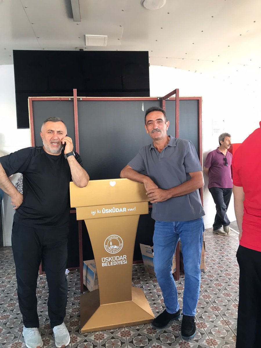 Akferhatpasagnl's tweet photo. İlçe başkanımız Sn @burakcifci34,
İlçe teşkilat başkanımız @halilibrahimYZC,
Mah başkanımız @Mevlut2434 ve teşkilat mensuplarımız ile birlikte 
Valide Sultan Gemisindeyiz 🛳️

Türkiye Yüzyılın’da da durmak yok yola devam 🇹🇷

@atasehirakparti 👏 https://t.co/0ottYlBvMv