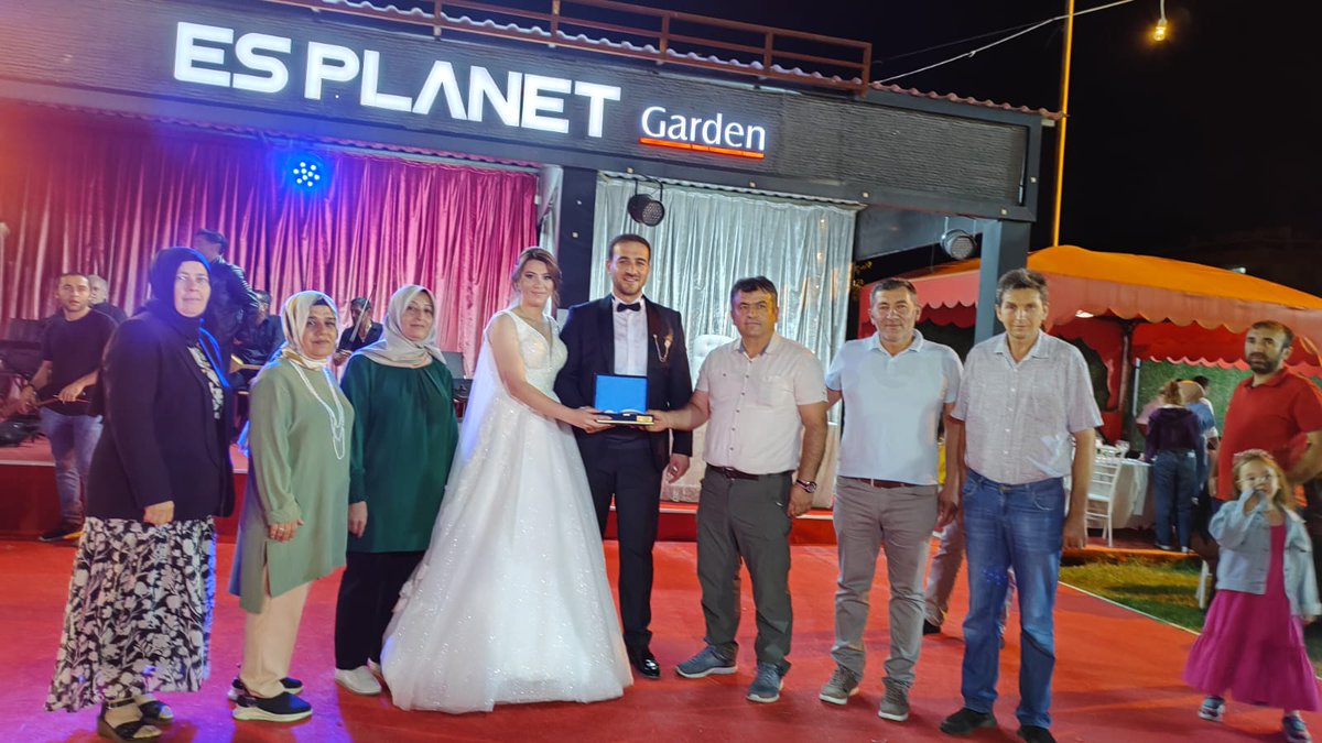 İlçe Yönetim Kurulu üyelerimiz, Yıldıztepe Mahallesi teşkilatımızdan Erol Çetin'in oğlu Emre Bey ile Cansu Hanım'ın düğün merasimine katılım sağladılar.