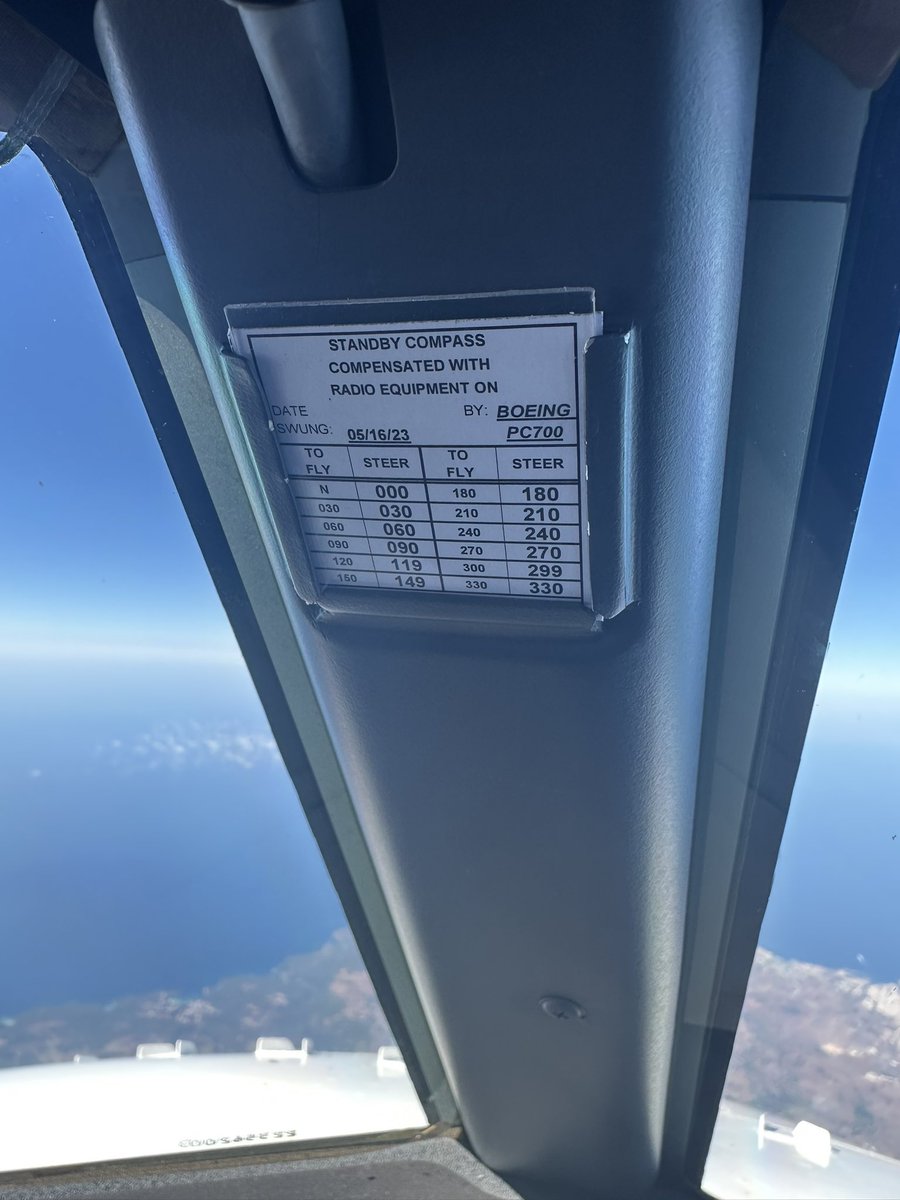 Y en el capítulo de hoy, os dejo una instantánea del avión más joven que he volado hasta la fecha. Alguien que me supere? #buenosvuelos