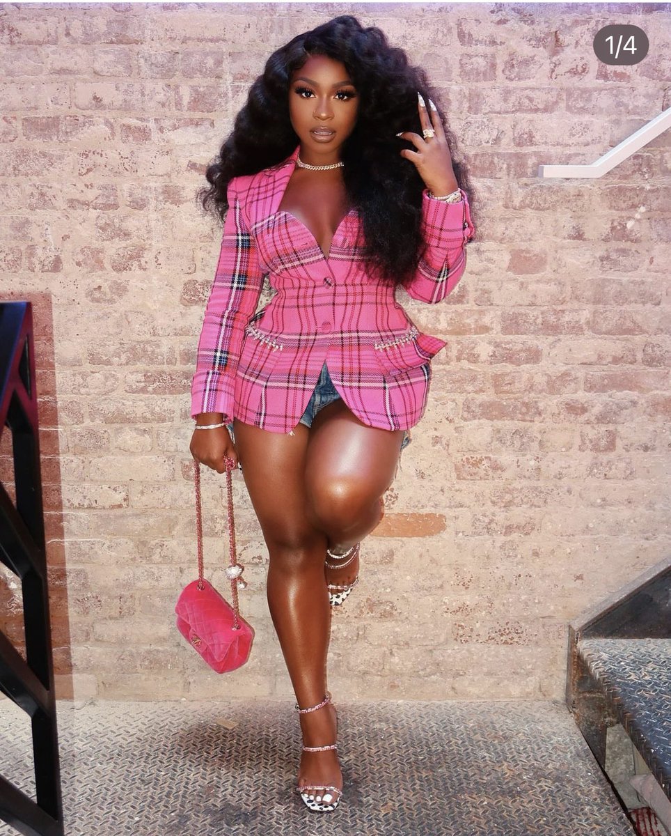 RacsAlecia's tweet photo. Hey Naebaes,

Let’s block out the negative noise and continue to show out with our support for @reginae_carter1 in true #naebae fashion . They can try but they will never be able to stop the beautiful queen SHINE #Godchosenone #queennae https://t.co/iwNFmFv4Cw