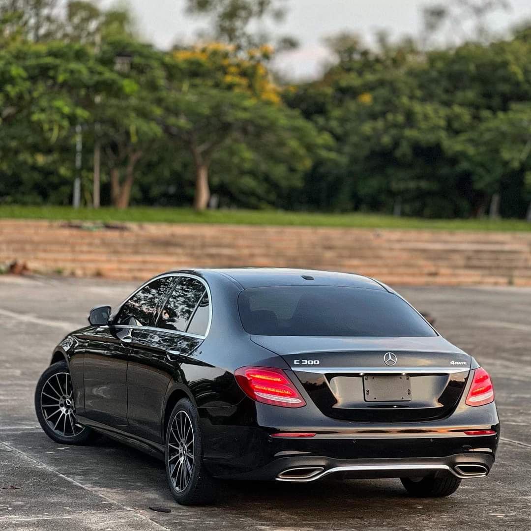 AutoPlanet01's tweet photo. QUICK Deal 🤝 
Foreign used 2015 Benz C400 
Customs Duty

✔️ Push to start ✔️ Panoramic roof 
✔️ Lane assist ✔️ Blind spot assist 
✔️ Reverse camera 

Price: 20M💥
Call: 09057741661☎️
Location : Abuja 🏡
Nationwide delivery 🚚 
@MissDhely
@SKIES_NATIONS

#Mercedes #autoplanet https://t.co/z3t0DzOmtI