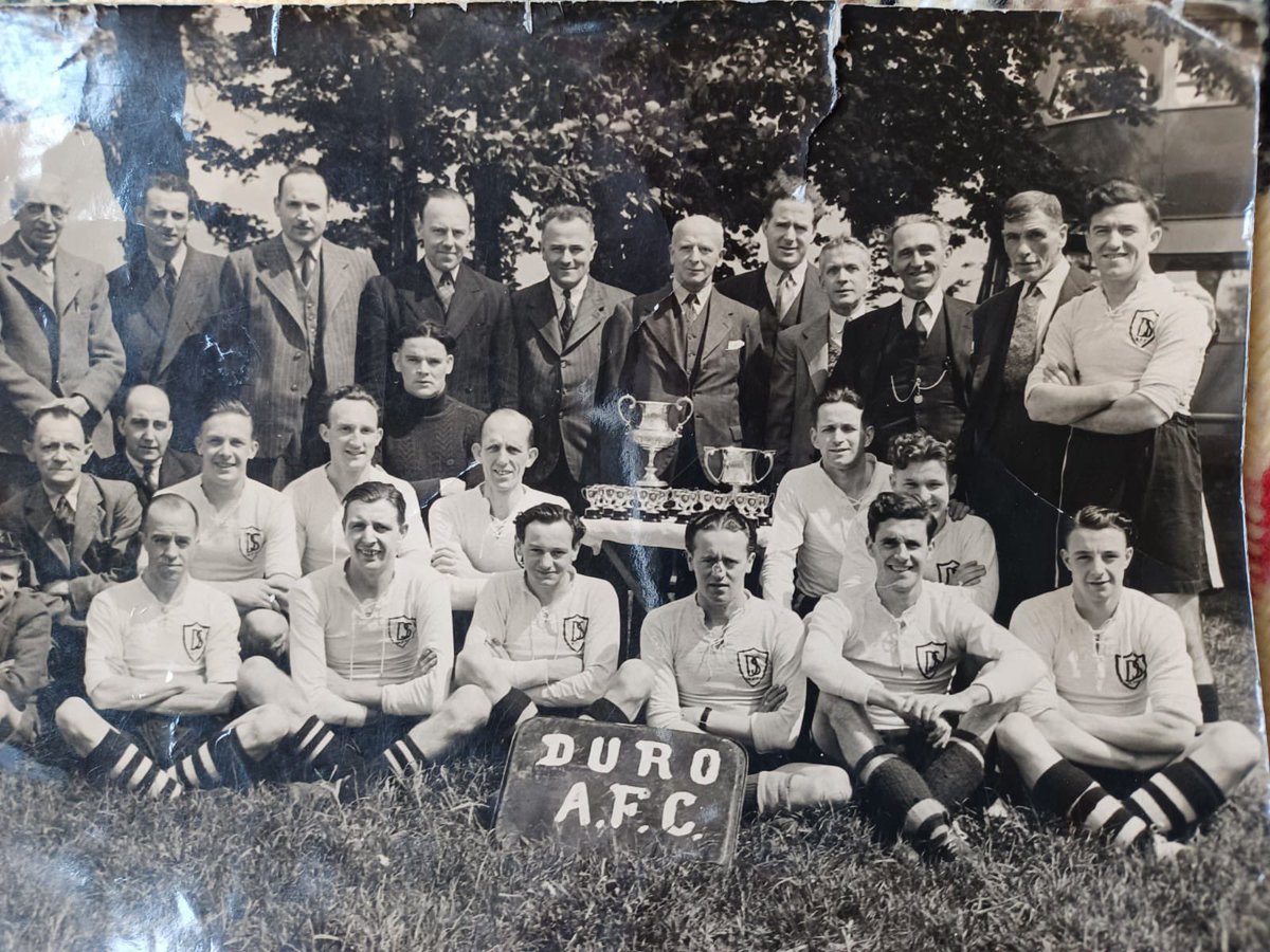 Madjarevic's tweet photo. @WayneSBarton @ManUtd He managed my Grandad Harry Morgan’s football team. Harry’s middle fourth right and Billy second in from left! https://t.co/dA8axuoEac
