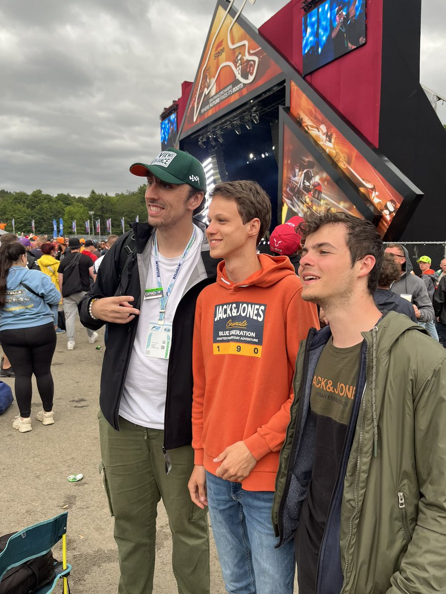 idreauTV's tweet photo. À bientôt la Belgique ! C’était top de tous vous rencontrer ! 🫶🏻🇧🇪 #BelgianGP https://t.co/DByWLsanbp