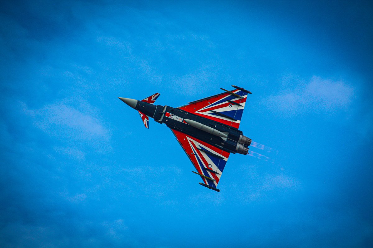 pinkspitfire4k's tweet photo. Amazing day out! #oldbuckenhamairshow
https://t.co/kyLpaN87MH https://t.co/CHPXYeg4hL