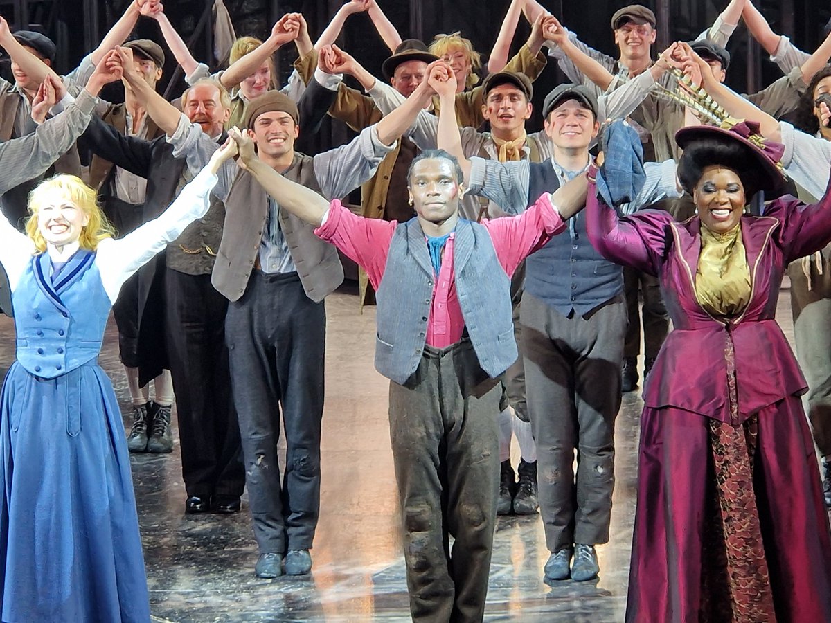ATDazzles's tweet photo. What a show. Tonight and through the last 9 months it just kept getting better.
So happy @newsies_uk finally came to London. That cast, production and everything about it were flawless.
Can't wait for the show to come back somewhere next year. https://t.co/uedktZKj8i