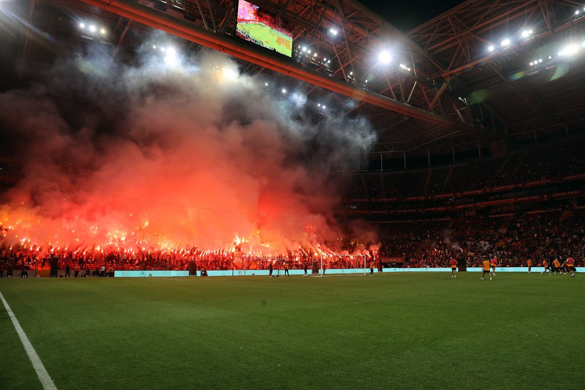 #YıldızlarGecesi 💫

Muhteşem Galatasaray taraftarı! 🙌