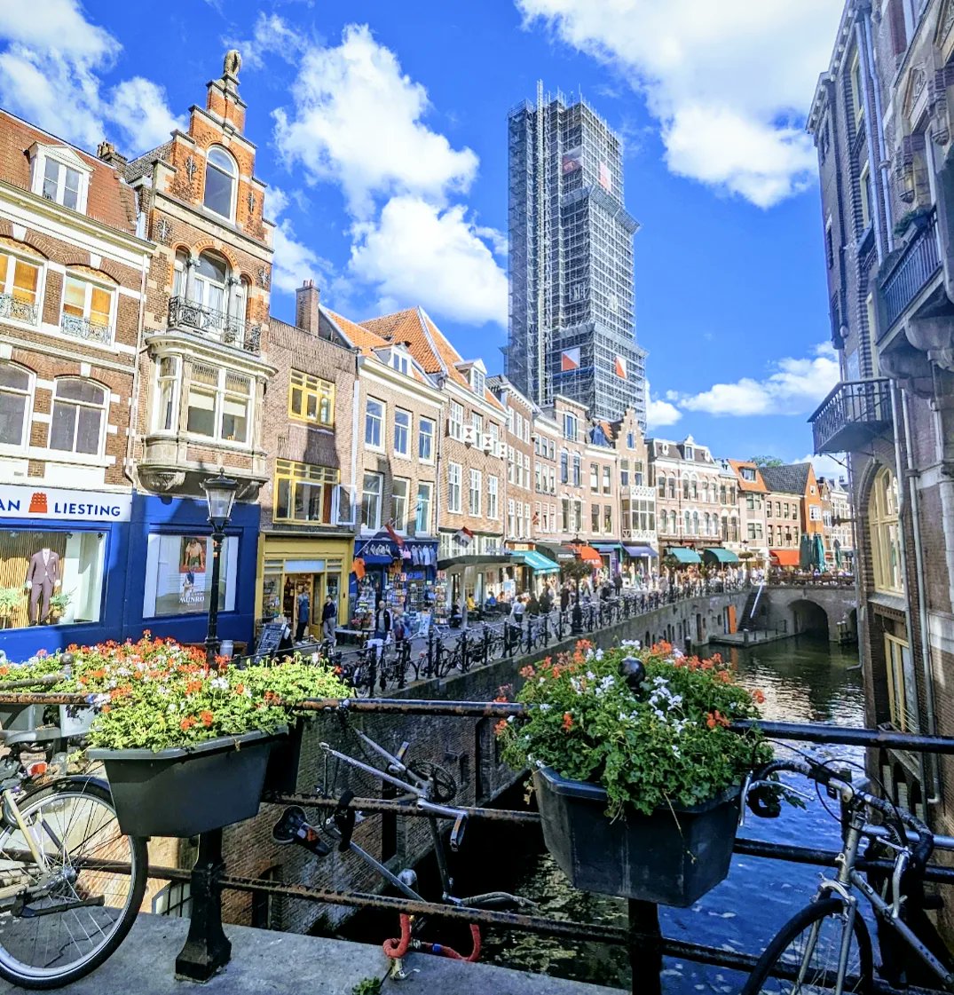 ffioneluned24's tweet photo. Diolch yn fawr/Dank je wel @ICCS23 for a wonderful week in Utrecht 🇳🇱 
Enjoyed attending and presenting my research at the Congress for the first time, and meeting so many of you to talk about all things Celtic languages 💜 (+ the food, wine, views, canals... 🥞🥂🌷🚲) #ICCS23 🙌 https://t.co/kW5hFlUdvp