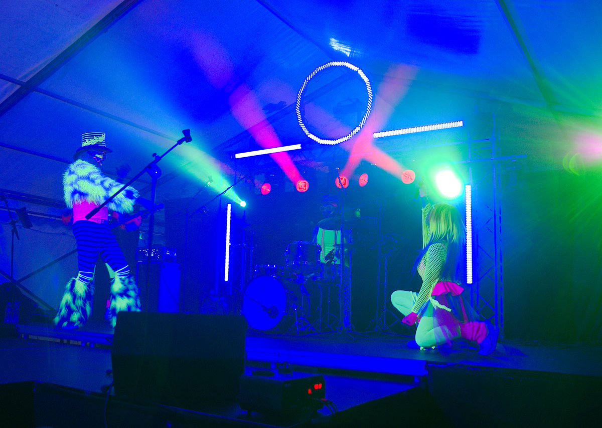 natfound's tweet image. The #PitS23 Saturday night headliner - Game Changers! And they were fantastic - a high energy party band playing everything from 80s to 00s dance and party hits. The main tent was aglow with neon colours. Now that's what we call a naked party!

#NormalisingNaturism #PartyVibe