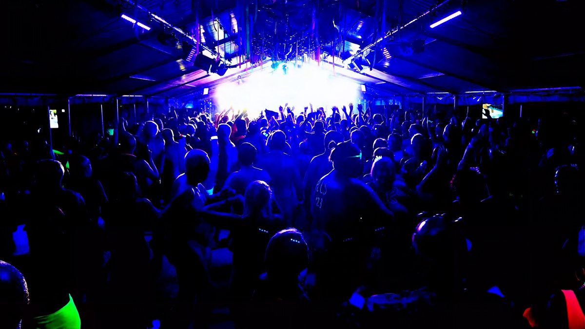 natfound's tweet image. The #PitS23 Saturday night headliner - Game Changers! And they were fantastic - a high energy party band playing everything from 80s to 00s dance and party hits. The main tent was aglow with neon colours. Now that's what we call a naked party!

#NormalisingNaturism #PartyVibe