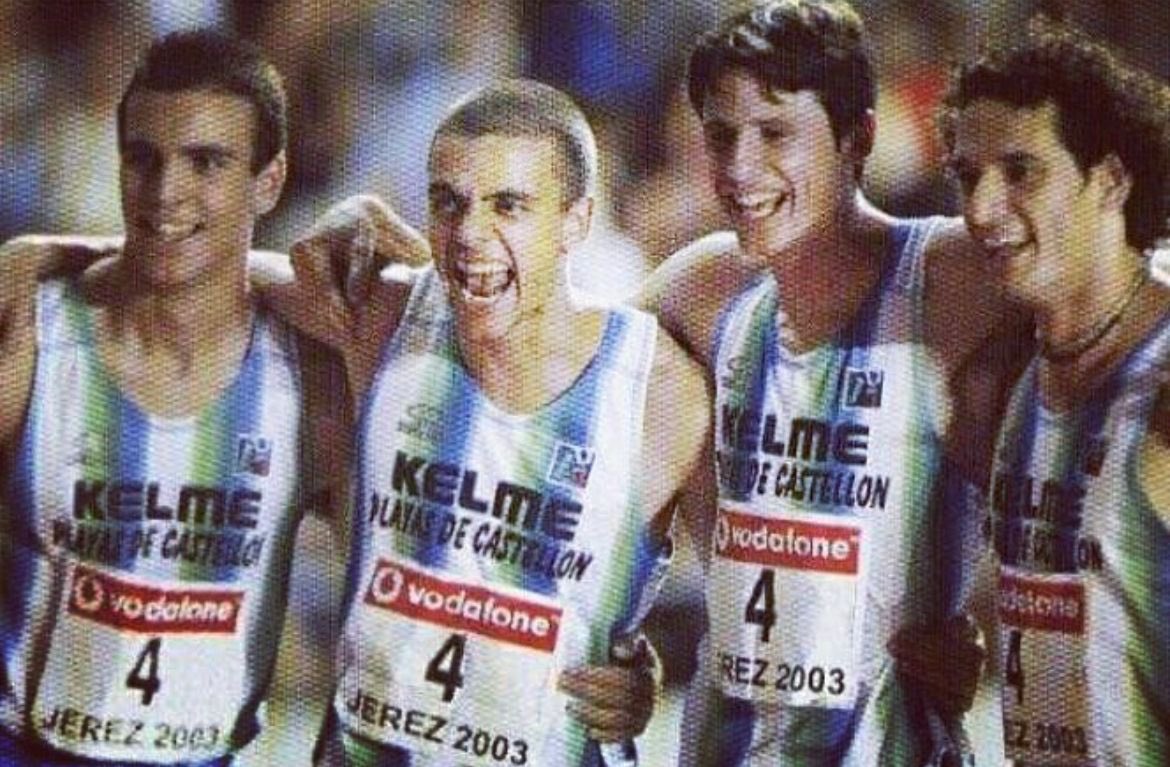 VContelles's tweet photo. Fotos realizadas con 20 años de diferencia.
El @atletismoplayas gana el campeonato de clubes de 4x100, como hace 20 años…y como curiosidad, lo han vuelto a hacer con 1 centésima de diferencia con el segundo clasificado.
@atletismoRFEA https://t.co/2HQjPltlHQ