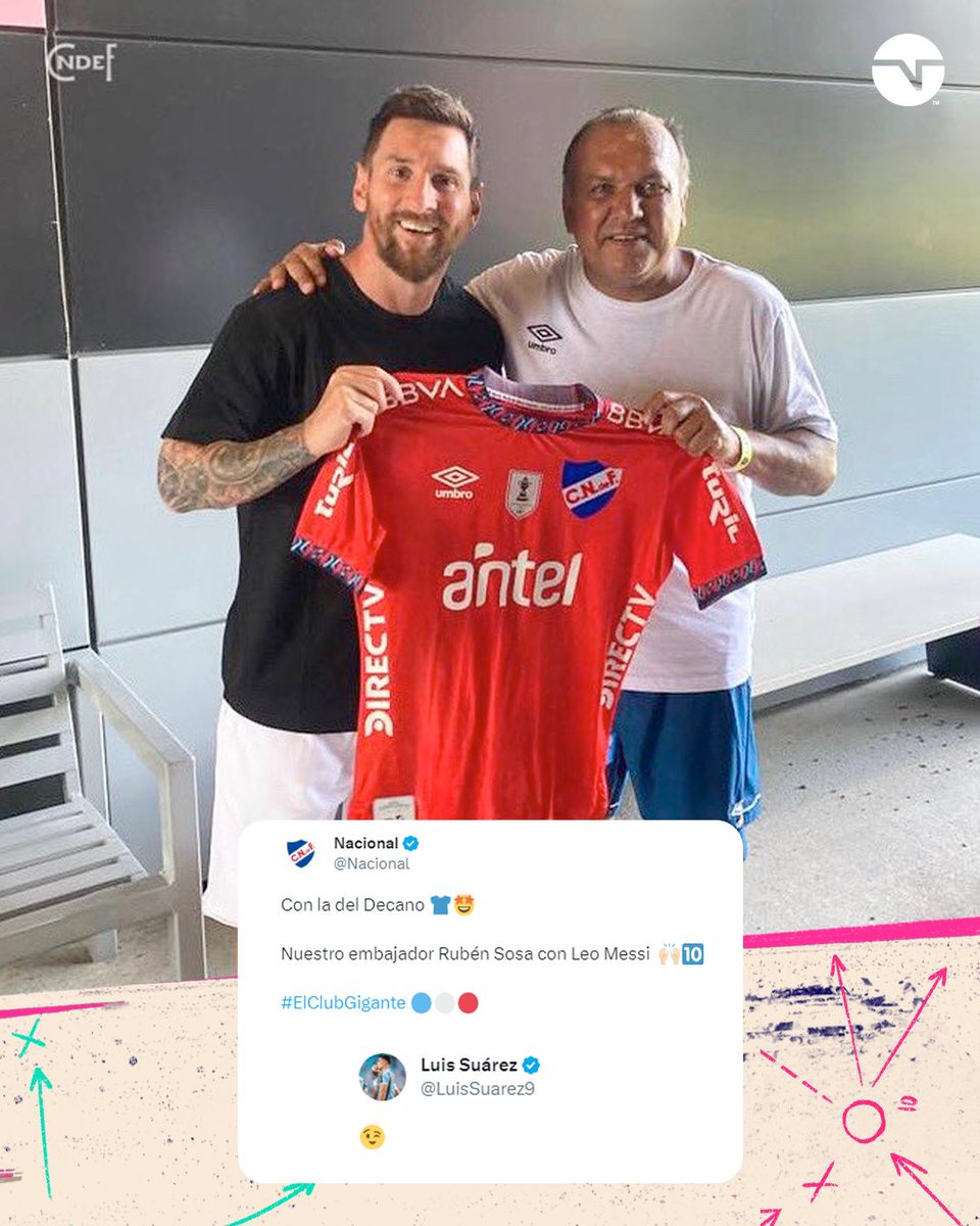 TNTSportsAR's tweet image. Messi se sacó una foto con la camiseta de Nacional y no tardó en llegar la aprobación de Suárez 🇺🇾