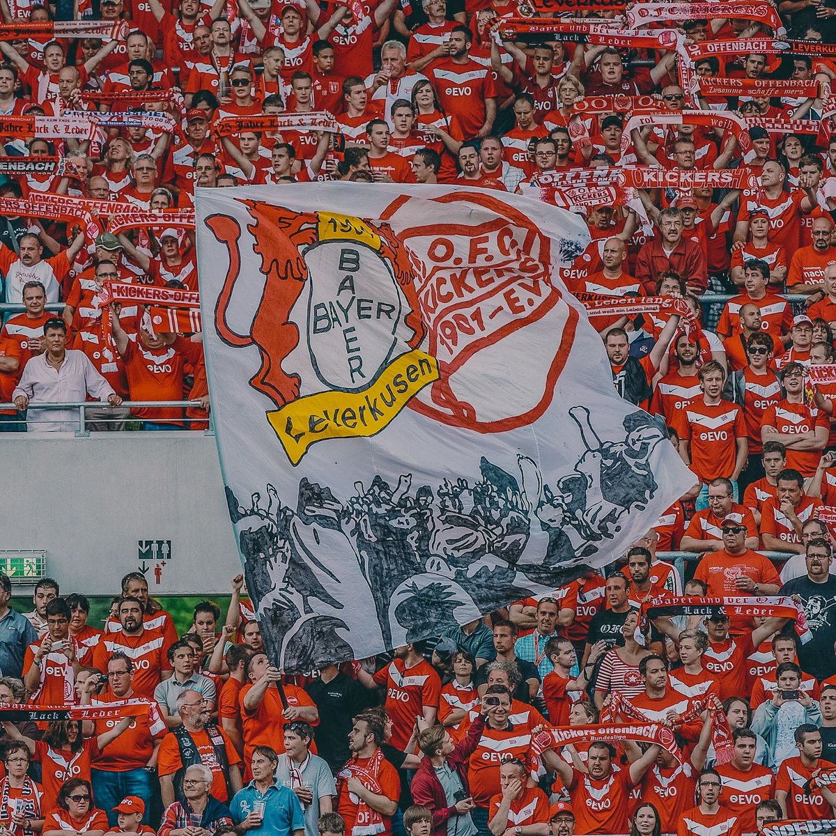 Heute ist #TagderFreundschaft! 
Wir stoßen an auf über 40 Jahre mit unseren Freunden aus Leverkusen! ⚫️🔴🤝🔴⚪️ #BayerUndDerOFC #kickersoffenbach #nurderOFC
