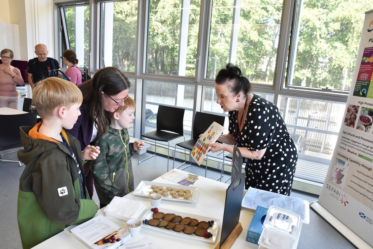 rowett_abdn's tweet photo. If you fancy a different summery recipe for lunch or dinner, check out our Taste of Plants recipe book which has pies, pizza and salad, and more! Find electronic copies of it here: https://t.co/K0JT0L1wwt #tasteofplants🌱 https://t.co/s7nn6xlE62