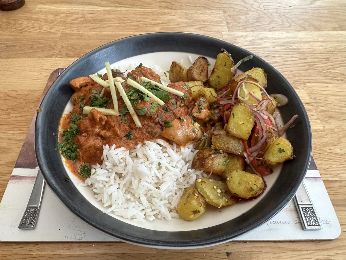 When worlds collide! <a href="/Dishoom/">Dishoom</a>’s Ruby Chicken meets <a href="/NishaKatona/">Nisha Katona</a>’s Fenugreek Fries - rather happy with that Sunday afternoon 😎