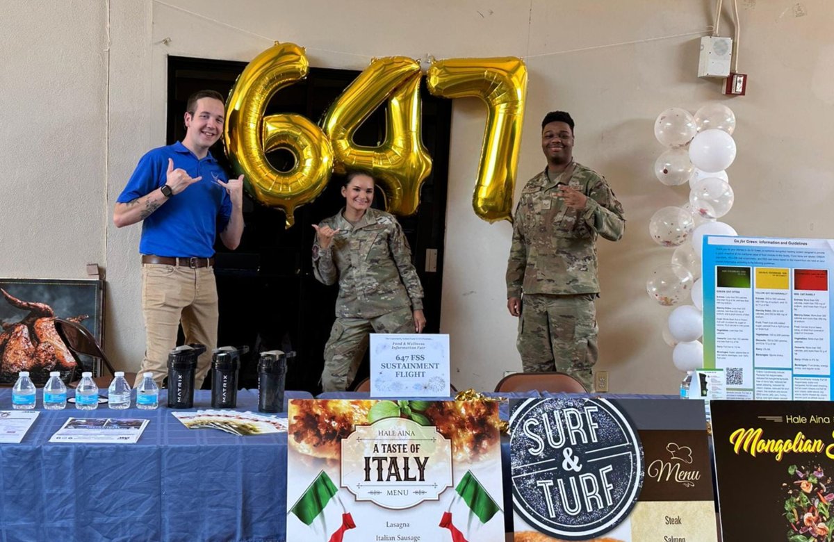 JointBasePHH's tweet photo. Representatives from the #HickamFitnessCenter & the #HaleAina DFAC were on hand at the #FoodandWellnessFair, providing guests with resources & knowledge on healthy living, nutrition & fitness, 28 July.
#647FSS #JBPHHMFSC #community https://t.co/jGEWwwJvMR