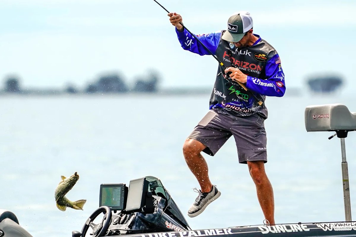 bassmaster's tweet image. We are LIVE for Championship Sunday weigh-in of the @AftcoFishing Bassmaster Elite at Lake St. Clair! Find out who will take home the 🏆 on Bassmaster.com 

#Bassmaster #BassElite #aftco #makemacombyourhome