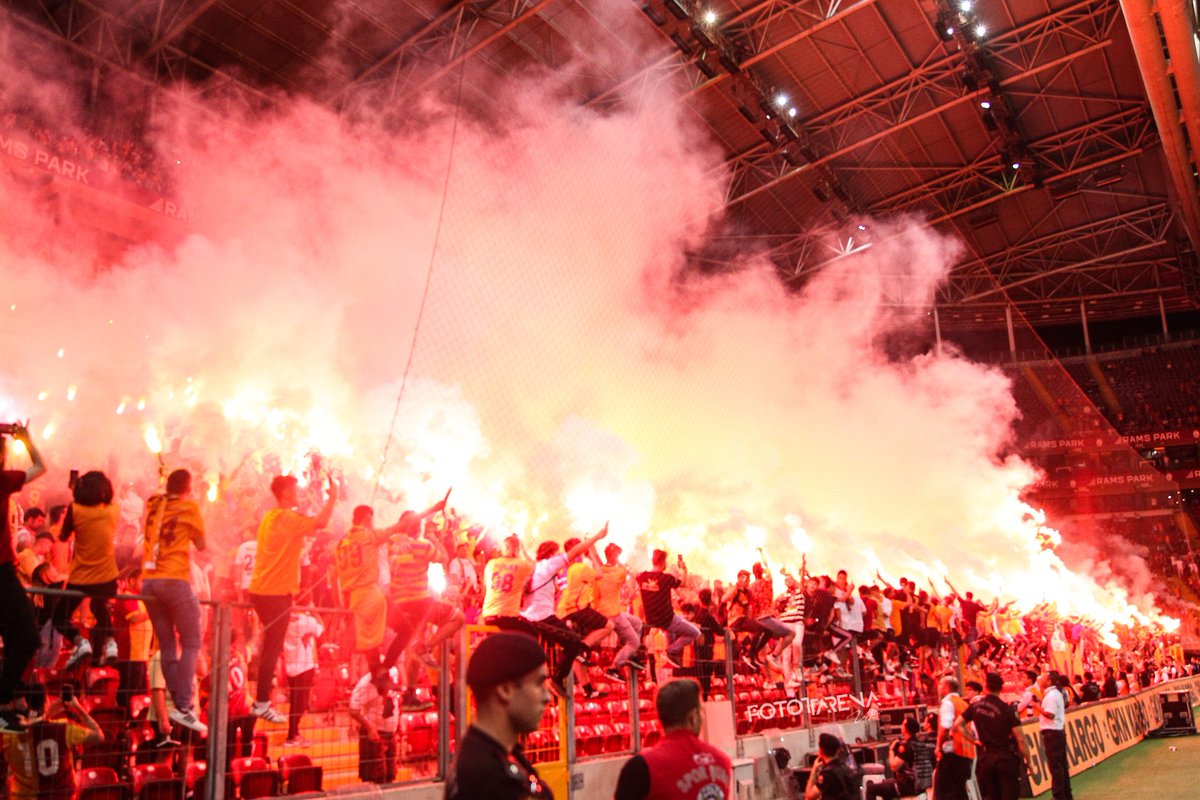 fotottarena's tweet photo. Yangın yeri hep buralar 🔥 🔥 https://t.co/jkaJBg4UiX