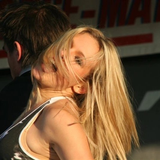 ForumLorie's tweet photo. Après avoir été remis en lumière cette semaine, suite à l'émission #DragRaceFrance, le titre "Je vais vite" est redevenu numéro 1 des écoutes Deezer.
En 2007, @LoriePester performait Je Vais Vite sur plusieurs scènes régionales.
#Lorie #LoriePester #ForumLorie #JVV #DragRace https://t.co/Y8t0AlHtqP