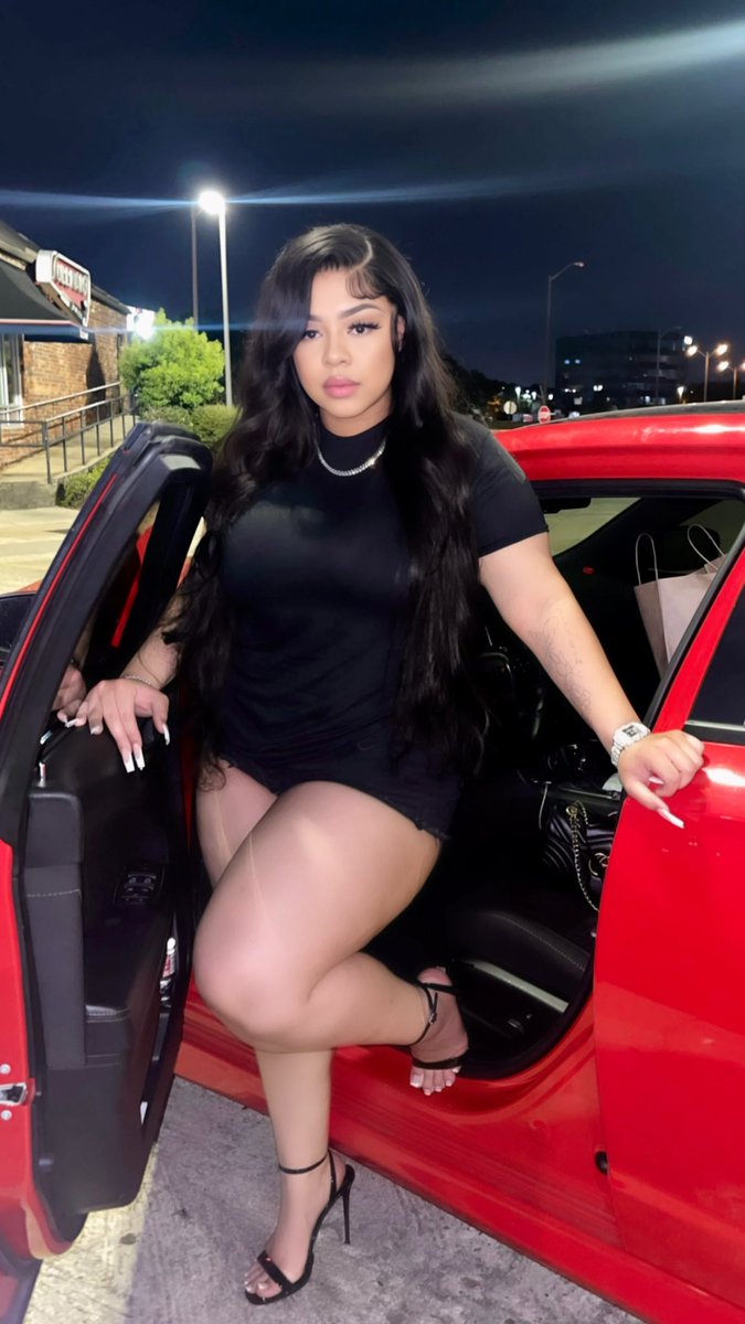 therealkay0's tweet photo. still badder then yo b****, even when i’m plane jane. https://t.co/Q68ThWZaTx