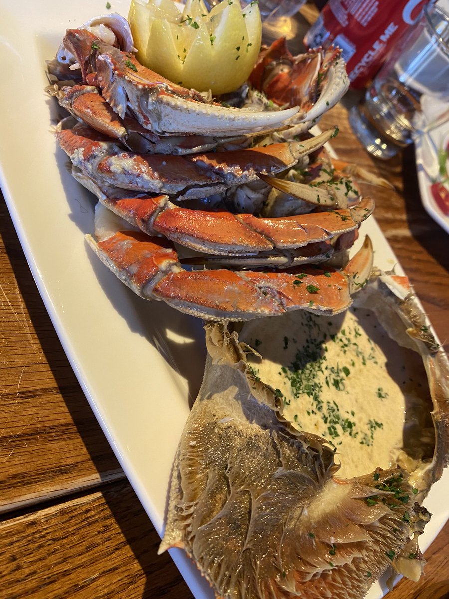 elenoreqqq's tweet photo. シアトルに何店舗かあるTAYLOR SHELLFISH Farms のオイスターめっちゃ美味しかった😋キャピトルヒルのところに行ってきたよ。生牡蠣ずっと食べてなかったからたべれて嬉しかった🙆‍♀️サービスも良いし、6時以降どんどん人来てて人気店だった！#TAYLORSHELLFISHFARMS https://t.co/nA2jDR0J3a