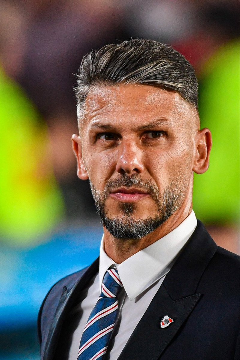 "Yo sé que ustedes son unos envidiosos de mierda y tipo you're like fucking jealous of me pero tipo nada como que a veces tipo keep it up with yourself tipo no se la agarren conmigo osea tipo yo no tengo nada que ver con sus inseguridades tipo"

🗣️ Martín Demichelis, en Infobae.