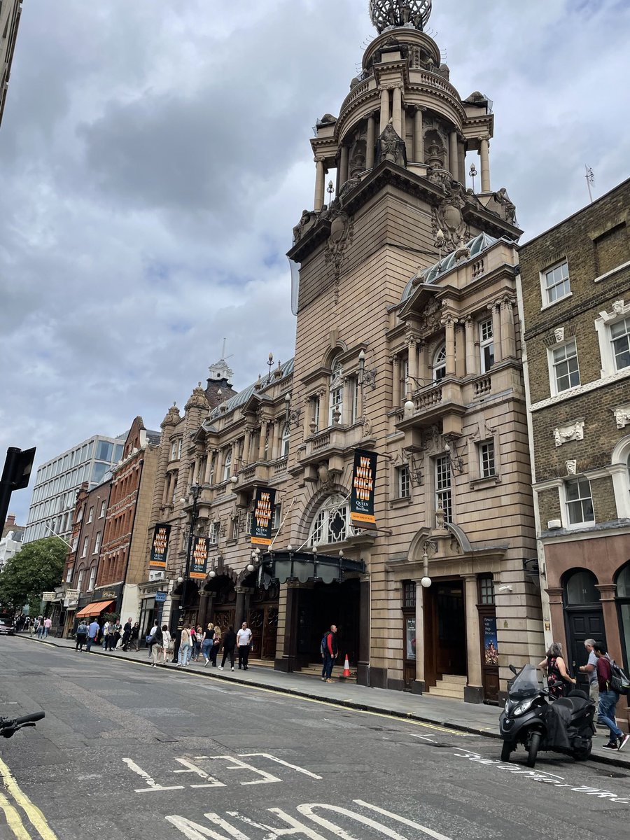 Had a rocking time on We Will Rock You today in london playing bass for the wonderful Neil Murray, massive thanks to @StuartMorleyMD and the rest of the team for having me!! 🎸🤘🏼