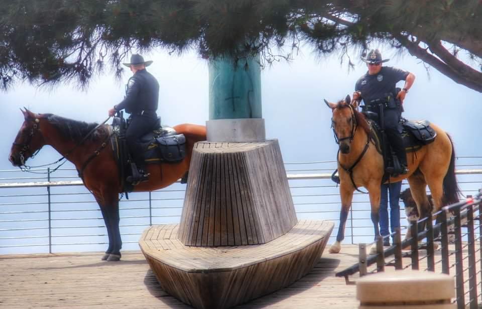 ANILAWHITNEY's tweet photo. Santa Monica, CA mounted police. #streetsofLA https://t.co/2s9HzHRRZy