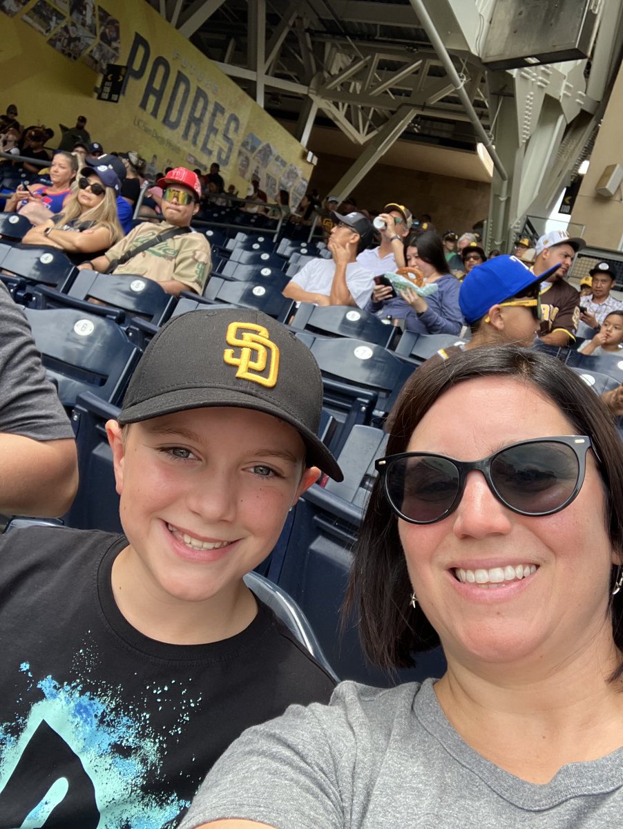 TrepanierMarie's tweet photo. ⁦@PetcoPark⁩ directly from Montréal! #bringthegold https://t.co/50dv5rfTzL