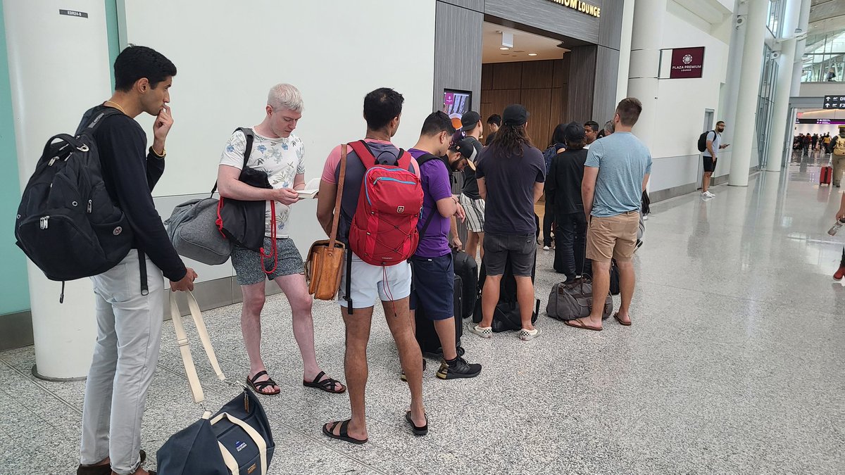 Why you should never do business or pay for membership <a href="/plaza_network/">Plaza Premium Lounge</a> #plazapremiumlounge every time you try to use what you pay for, it's poorly run, overbooked and you're waiting endlessly in a line that never moved. Biggest scam ever