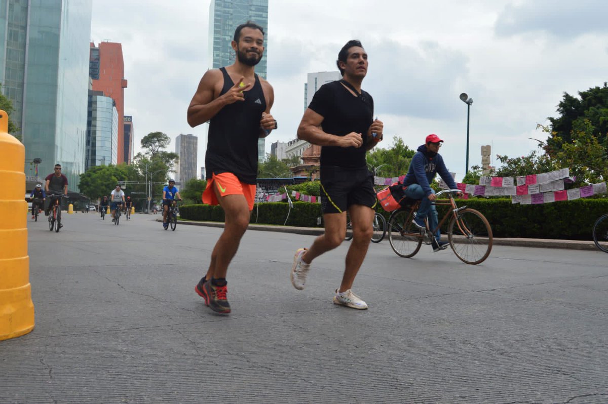 CorreCDMX's tweet photo. ¡Nada mejor que correr la CDMX! 👀

📸| Te compartimos las mejores fotos del Ciclotón https://t.co/f5NGQKPNWi