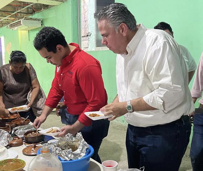 PabloAnguloB's tweet photo. En #Altamira nos reunimos con la gente de nuestro partido. 

¡Seguimos trabajando con todo! 
🟢⚪️🔴
#Revolucionarios https://t.co/zwp197s3Z9