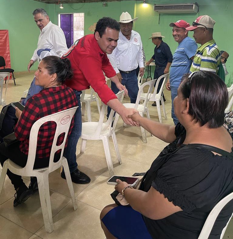 PabloAnguloB's tweet photo. En #Altamira nos reunimos con la gente de nuestro partido. 

¡Seguimos trabajando con todo! 
🟢⚪️🔴
#Revolucionarios https://t.co/zwp197s3Z9