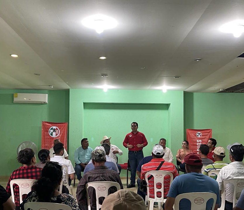 PabloAnguloB's tweet photo. En #Altamira nos reunimos con la gente de nuestro partido. 

¡Seguimos trabajando con todo! 
🟢⚪️🔴
#Revolucionarios https://t.co/zwp197s3Z9
