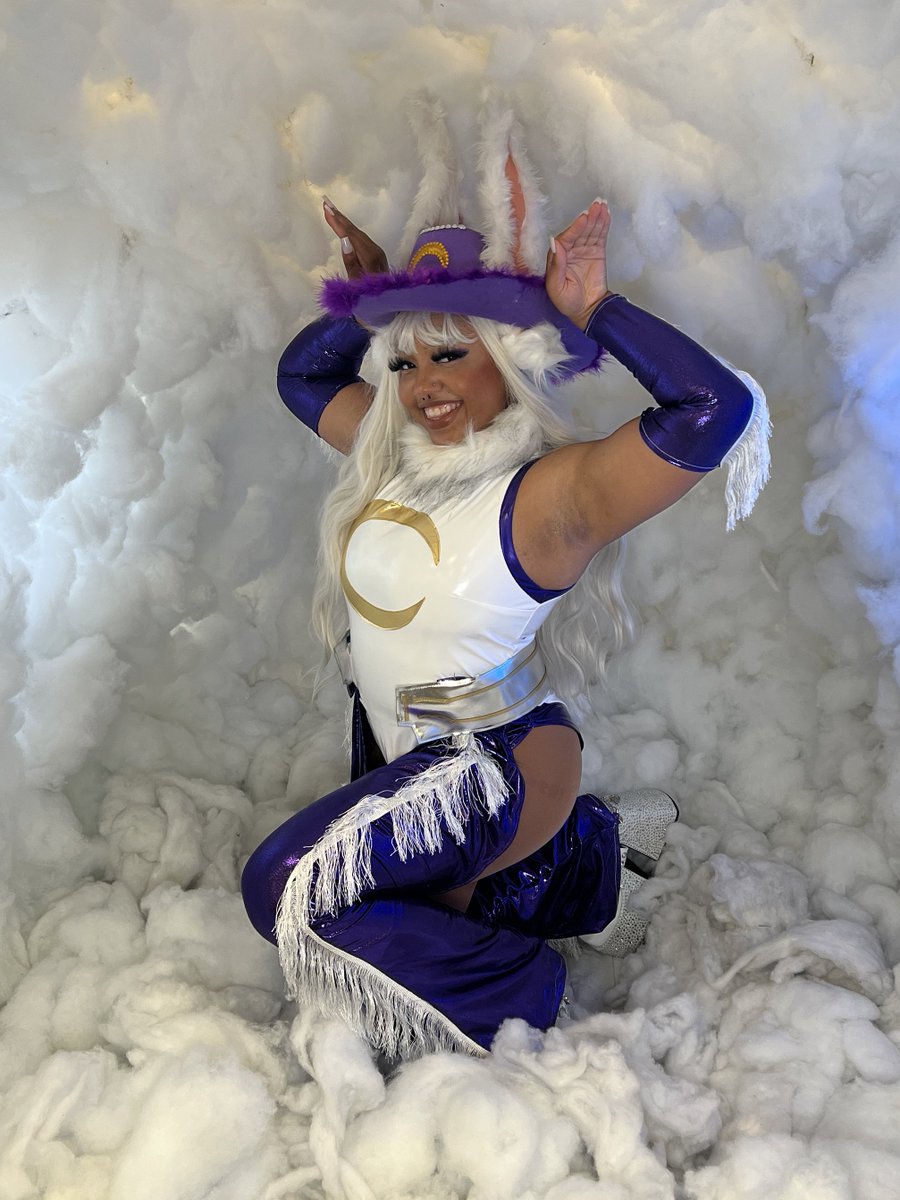 xItsJustMomo's tweet photo. Had to go out with a yeehaw for the last day of #dreamcon ! https://t.co/HZlilLhWrf