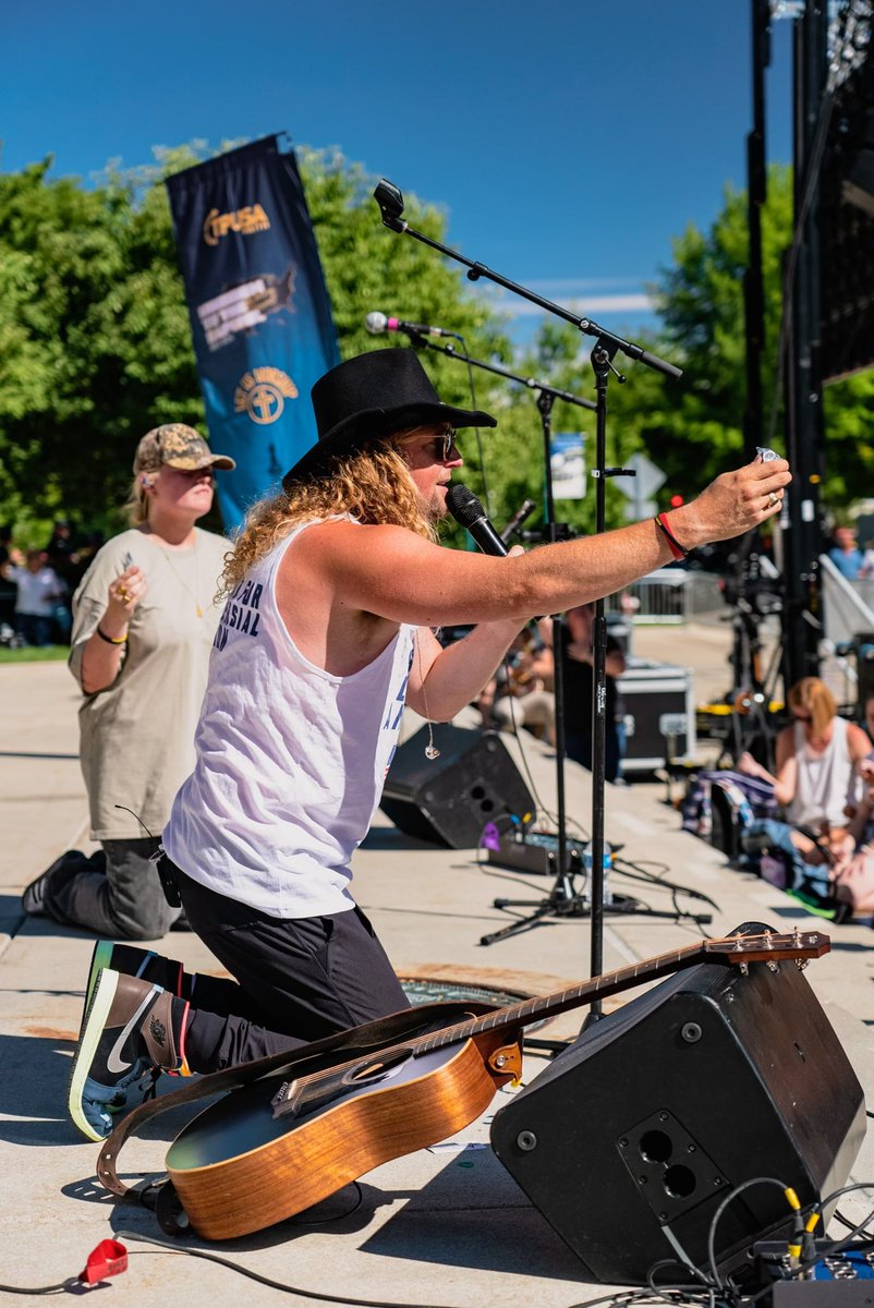 seanfeucht's tweet photo. The blood of Jesus breaks every curse, spell, hex, demonic assignment and stronghold! 

We took communion today in Boise for our 24th US Capitol while pleading the blood of Jesus over Idaho with thousands! 🩸🍷🍞

#LetUsWorship #KingdomToTheCapitol https://t.co/L3Gxr3jBwA