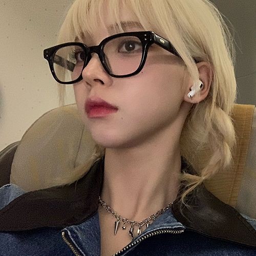 ＊  hi, i’m jace ¡

- ★  she / her , '07 liner
- ★  tag / eng , infp
- ★  not new to #stantwt &amp; #kpoptwt

i’m lf friends and interactive moots, carat, fearnot, blink, teume, neverland, etc.

♡ / ↻  are appreciated ! tysm.