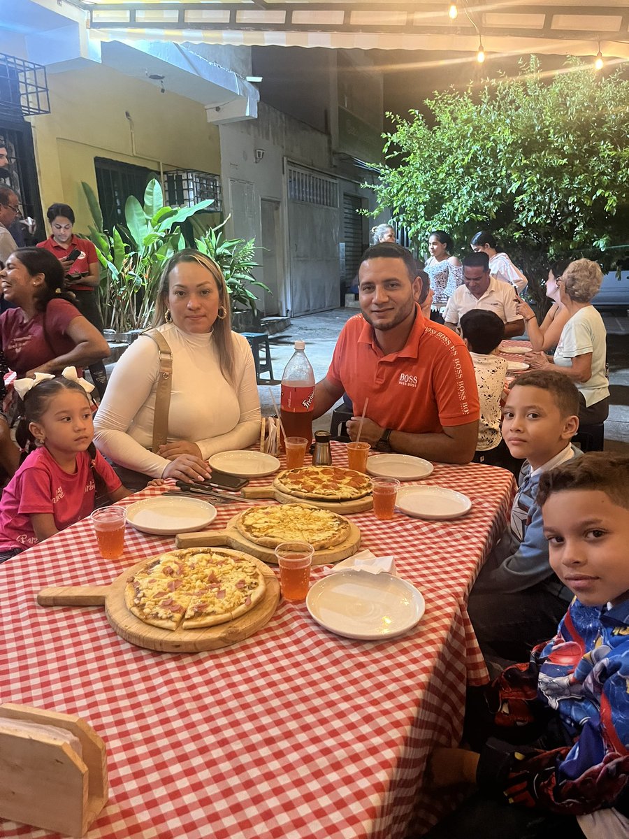 Un domingo LLENO de mucho sabor en Papamío 🍕💚

PD: Falta muy poco para dar el ganador del Sorteo 🤯