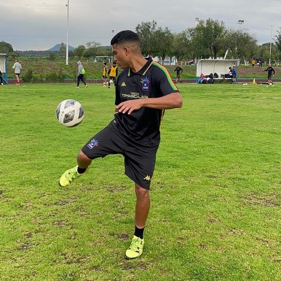 Eibert10's tweet photo. #NuevaFotoDePerfil nuevo equipo, ha seguir echándole ganas, la Gloria es para Cristo. 🙏🏼⚽✝️🇲🇽 https://t.co/Q3r4NvXOGg