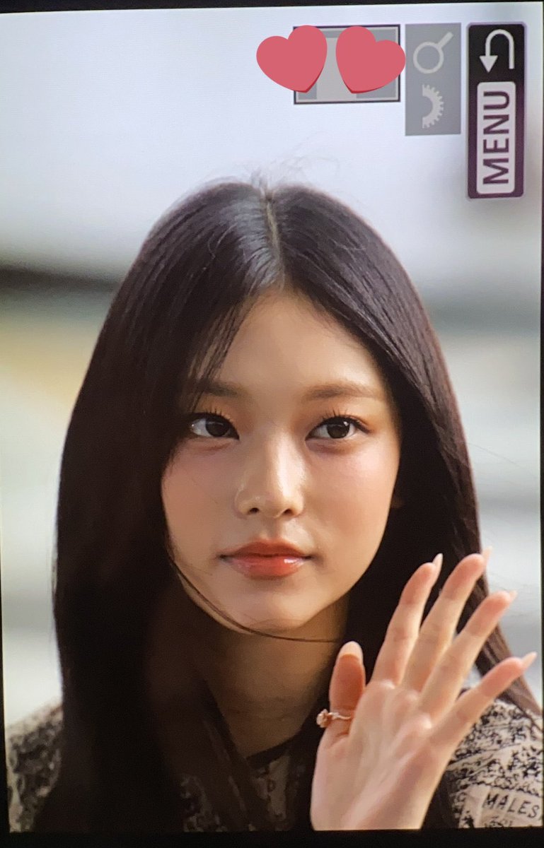 adorhanni's tweet image. fansites who embrace their natural skin tone &amp;gt;