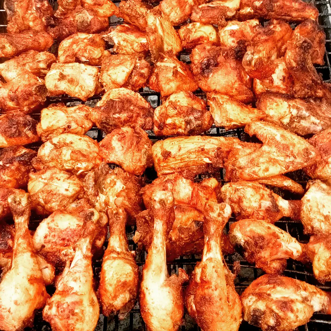 fweshofficials's tweet photo. Grills at its BEST with FWESH! #grill #barbecue #bbq #bbqchicken #chicken #smallchops #abeokutasmallchops #FWESHmakesRightsmallChops https://t.co/cnqzdTE11P