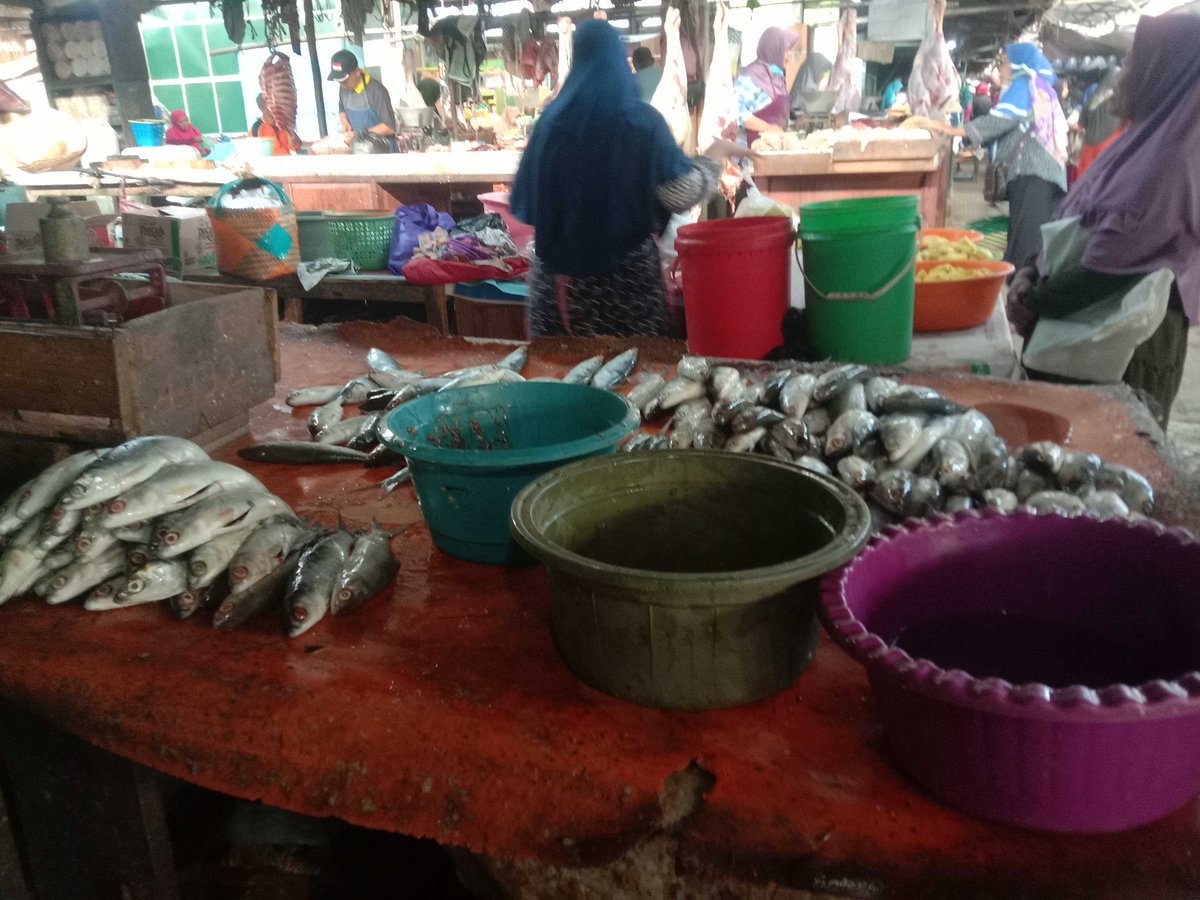 dediichtiarso's tweet photo. Senin, 31/07/2023 Anjangsana pasar tradisional Jatibarang Kecamatan Jatibarang pendataan produksi info harga ikan segar dan ikan olahan 
#Luhlapor
#GiatLuhkanSatminkalTegal
#BRSDMKP
#dinkanbrebes https://t.co/Hz0JqU7Gi8
