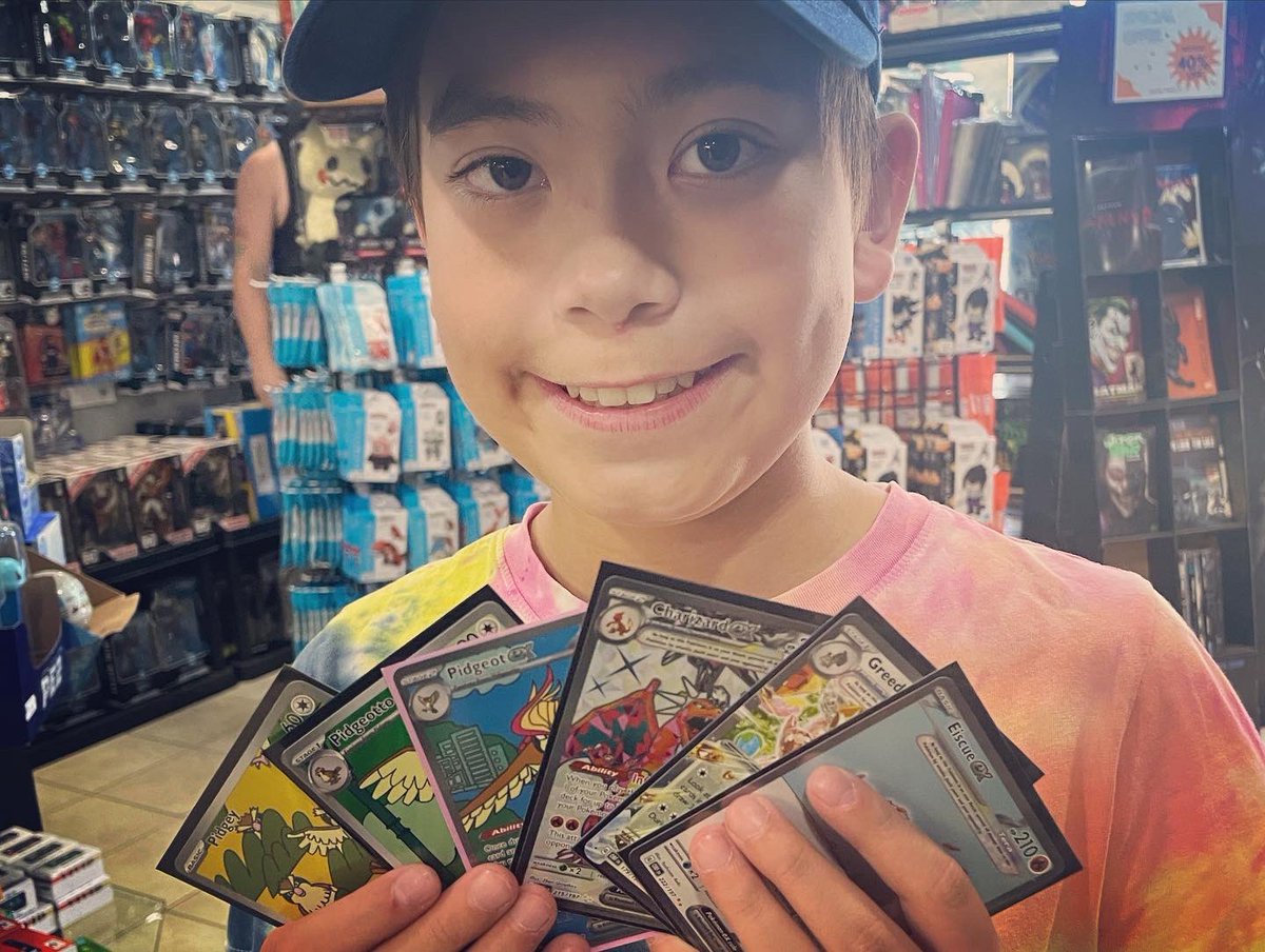 cin_d_wong's tweet photo. Double cup weekend with a 1st &amp; 2nd finish, 🔥 pre release pulls.. and what he’ll probably remember the most is hanging out with the senior kids and squishing into a single booth at McDonald’s post tournament ❤️ https://t.co/hnfKQbnSEq
