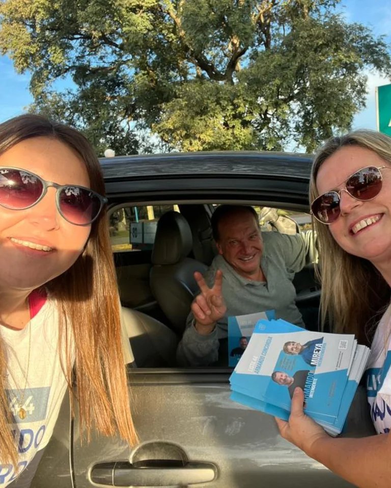 Domingo a puro sol, mates, música y militancia con la #Lista44 #ArmandoConcordia✌ en la Costanera de #Concordia 

Vamos por #MásParaConcordia