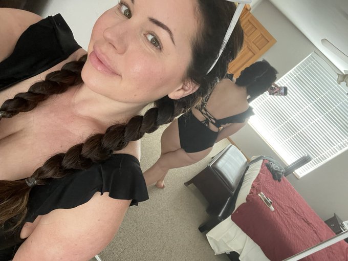 ☺️ I love summer so much. Babe&rsquo;s family in town this weekend. We had badminton, pools, corn hole, bubbles