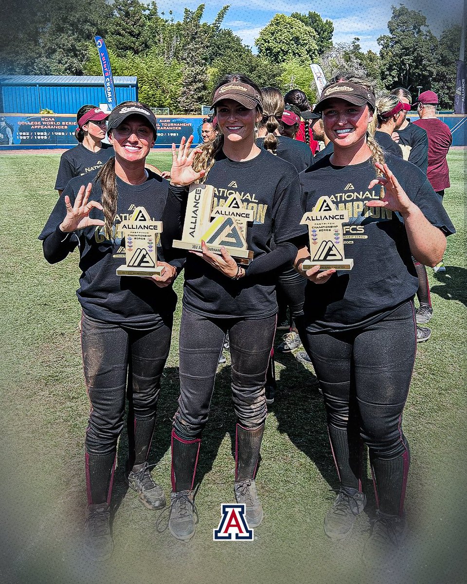 𝐂𝐥𝐨𝐬𝐢𝐧𝐠 𝐨𝐮𝐭 𝐭𝐡𝐞 𝐬𝐮𝐦𝐦𝐞𝐫 𝐨𝐧 𝐭𝐨𝐩 🏆

Congrats to Ryan, Regan, and Emily on winning the Alliance Fastpitch National Championship! 

Can’t wait to see you on campus soon! 

#BearDown