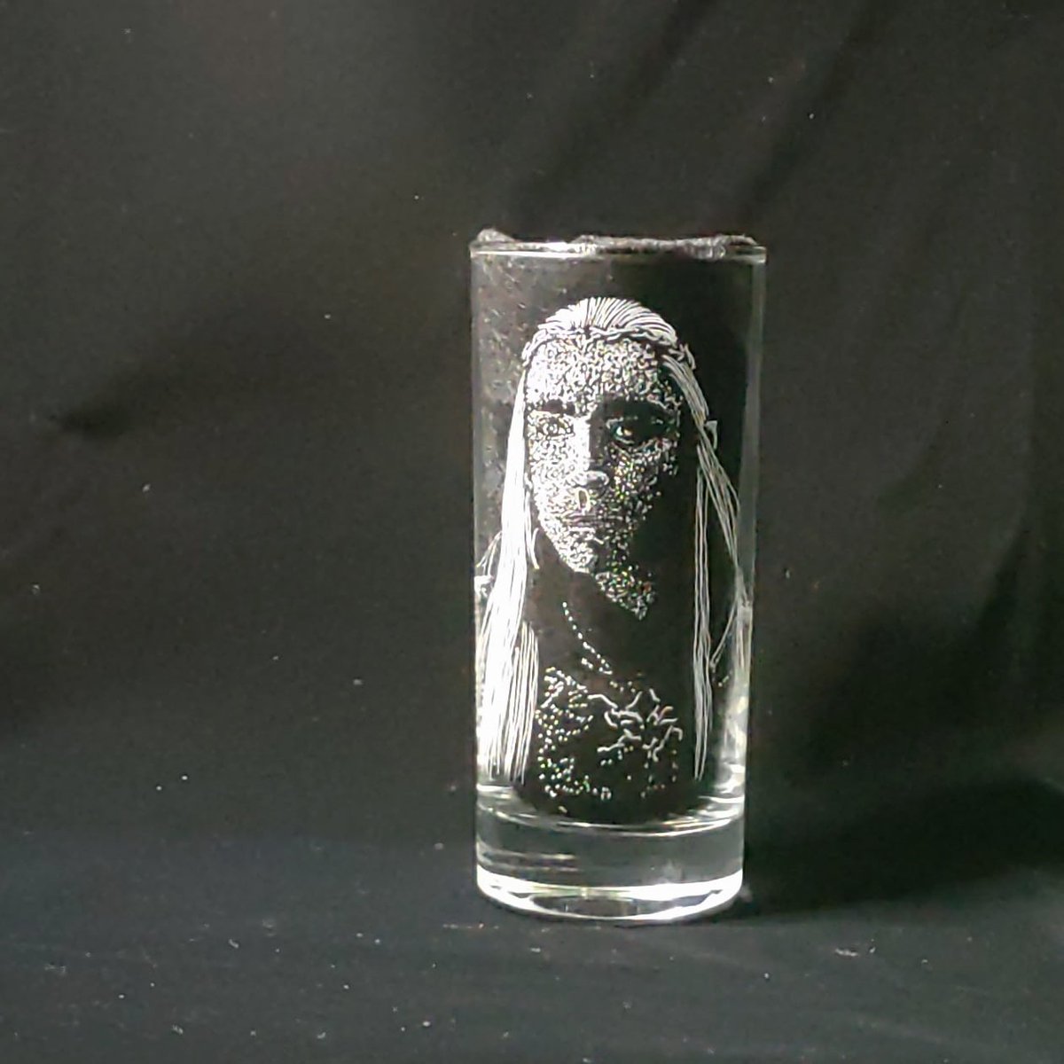 usayukarichan's tweet photo. 今月の彫り成果、その2。
#グラスエングレービング #glassengraving
#ホビット #thehobbit
#落下の王国 #TheFall
#ロードオブザリング #theloadoftherings
#thranduil #maskedbandit #eomer
#LotRfanart
#TheFallfanart https://t.co/iFbu9p28AS